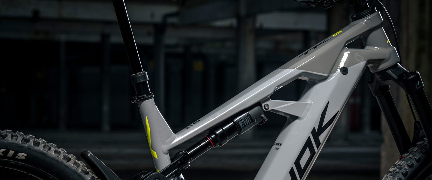 TUBE DIAGONAL VERTICALISÉ 